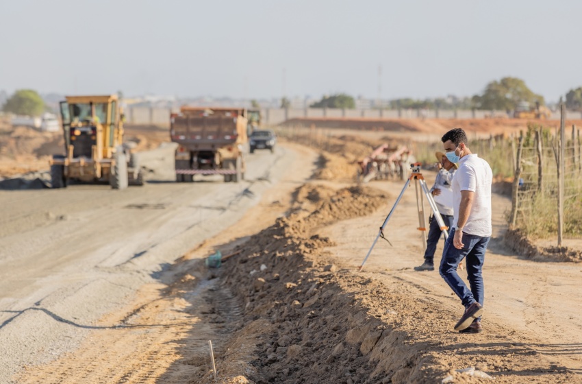 Prefeitura vistoria obras da Avenida Alice Karoline que vai beneficiar 200 mil pessoas