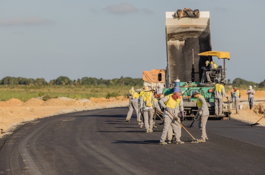 Moradores da Cidade Universitária comemoram evolução na construção da Avenida Marília Mendonça