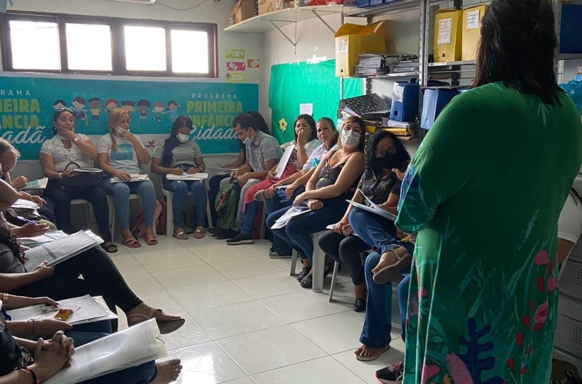 Visitadores do Programa Primeira Infância Cidadã participam de  capacitação no Cras Área Lagunar