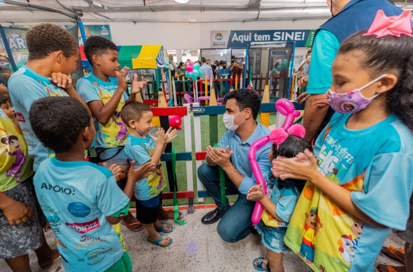 Prefeitura implanta parque de recreação infantil no Shopping Popular