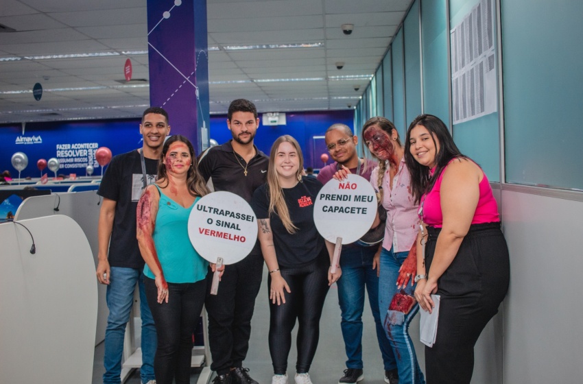 Funcionários de empresa de telemarketing recebem orientações de trânsito