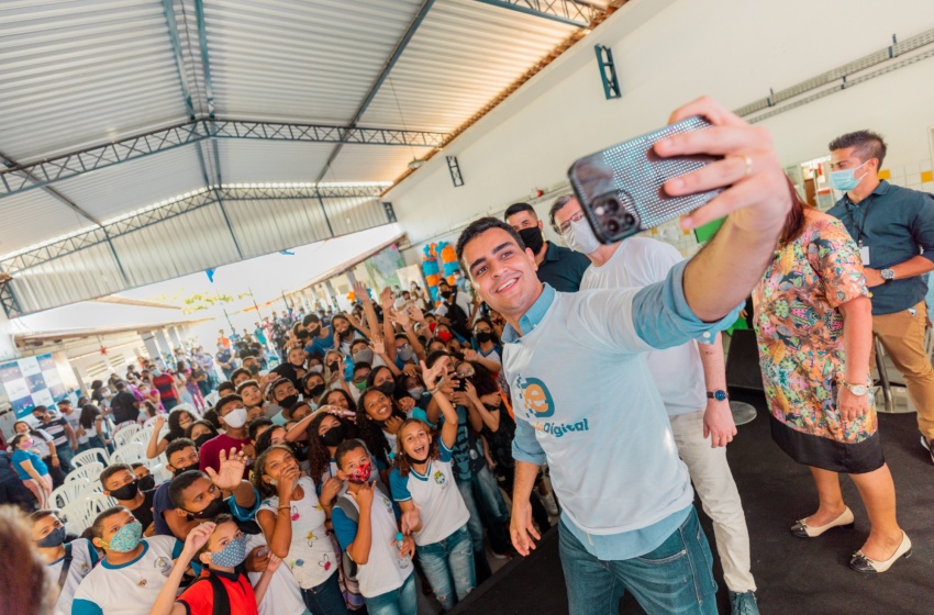Prefeitura lança Escola Digital e democratiza acesso de alunos à tecnologia