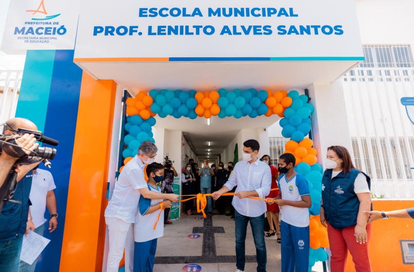 Prefeitura entrega Escola Lenilto Alves totalmente reformada à população do Jacintinho