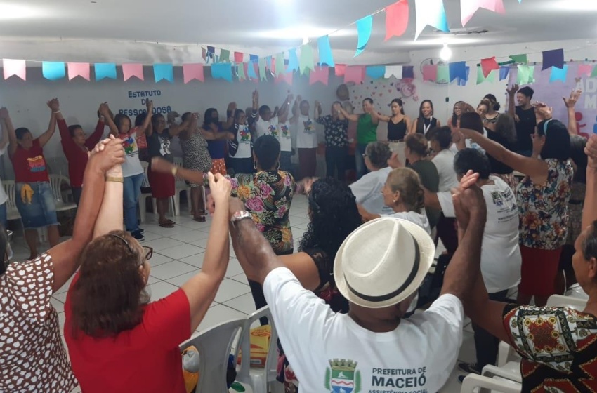 Idosos do Cras Dom Adelmo participam de ação com atividades de lazer e aprendizado