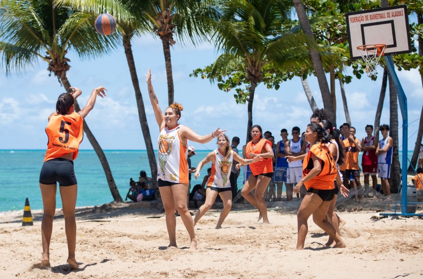 Torneio Maceió é Massa de Basquetebol de Areia é realizado na orla de Ponta Verde