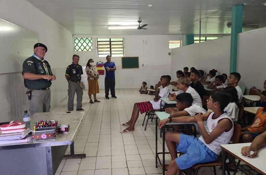 Crianças do Serviço de Convivência do Juvenópolis participam de palestra sobre escotismo