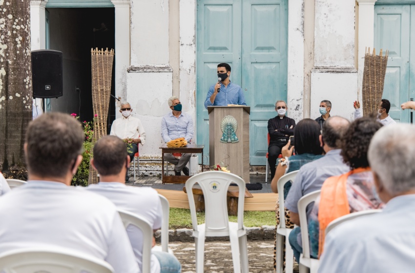 Prefeitura entrega veículos para instituições de dependentes químicos