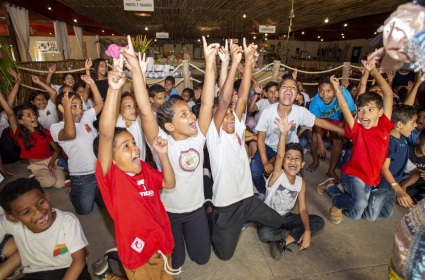 Crianças atendidas pela Semdes participam da Semana Solidária Abrasel