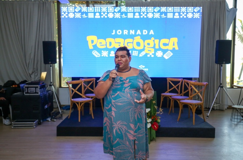 Profissionais da educação discutem direitos humanos e combate ao racismo
