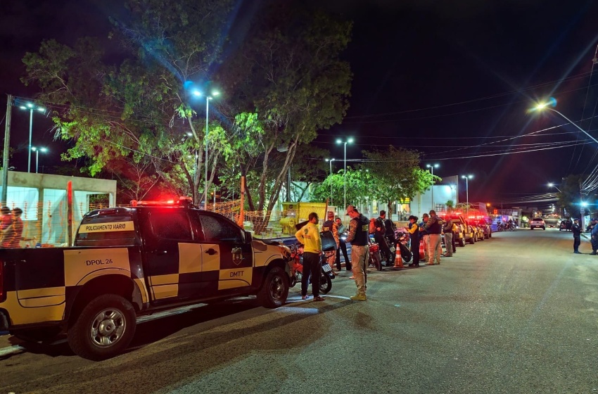 DMTT impede circulação de veículos com descarga alterada no Feitosa e São Jorge