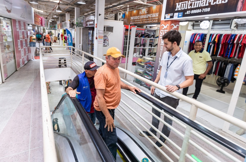 Prefeitura de Maceió reativa escada rolante do Shopping Popular
