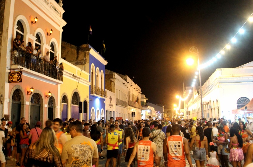 Jaraguá Folia reúne famílias e resgata a história do Carnaval em Maceió