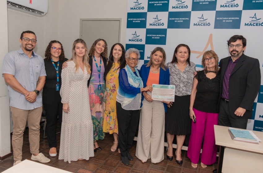 Ouvidoria do SUS recebe certificado de Acreditação Institucional da Fiocruz