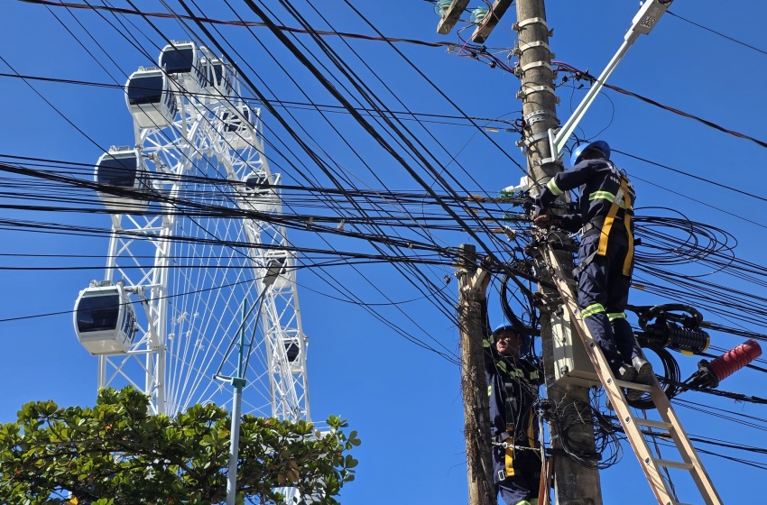 Ilumina retira 3,5 toneladas de cabos abandonados da orla da Pajuçara
