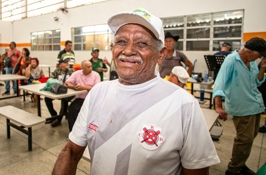 Usuários do Restaurante Popular de Maceió comemoram Dia dos Pais