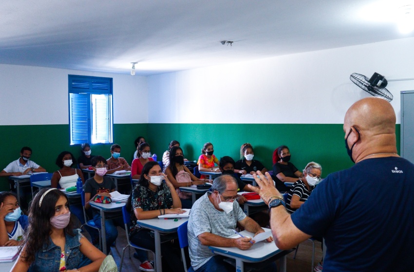 Alunas do Núcleo de Línguas Estrangeiras gabaritaram questões de espanhol e inglês no Enem 2022