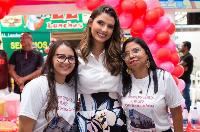 Primeira-dama Marina Candia participa de café da manhã com lojistas do shopping popular
