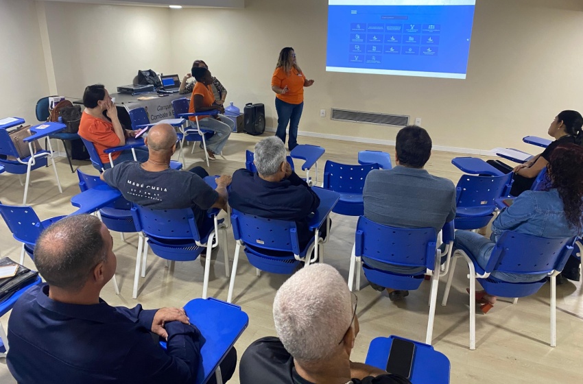 Semdes leva orientações do Maio Laranja para funcionários de shopping