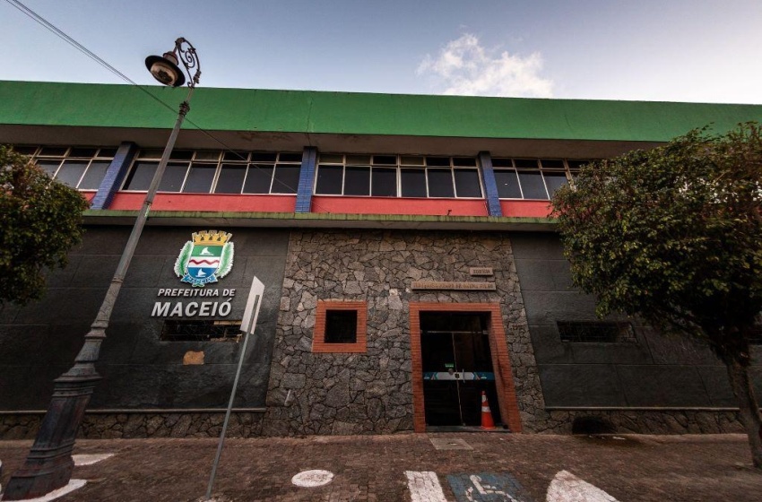 Prefeitura de Maceió antecipa salários e paga servidores nesta quinta-feira (27)