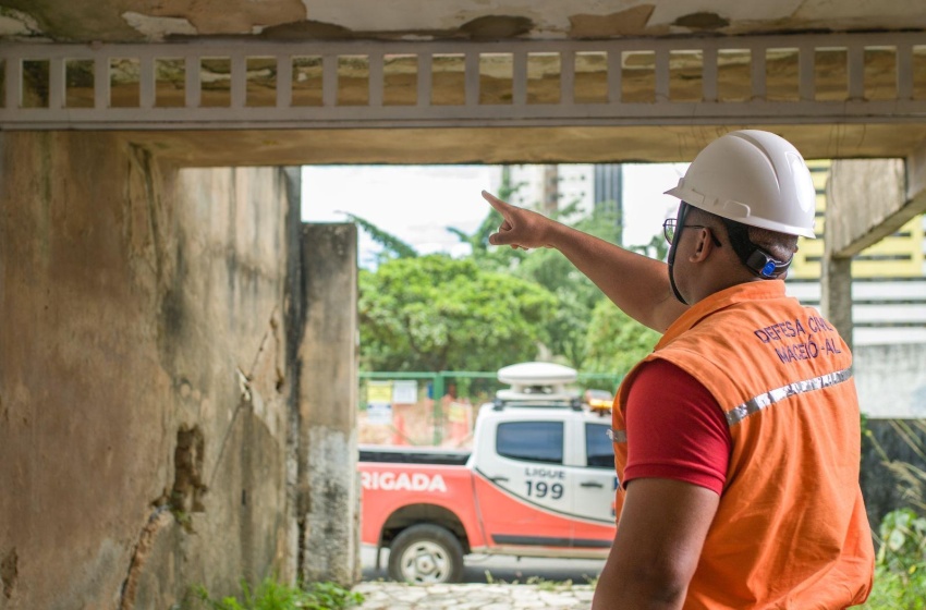 Quando a população deve acionar a Defesa Civil de Maceió?