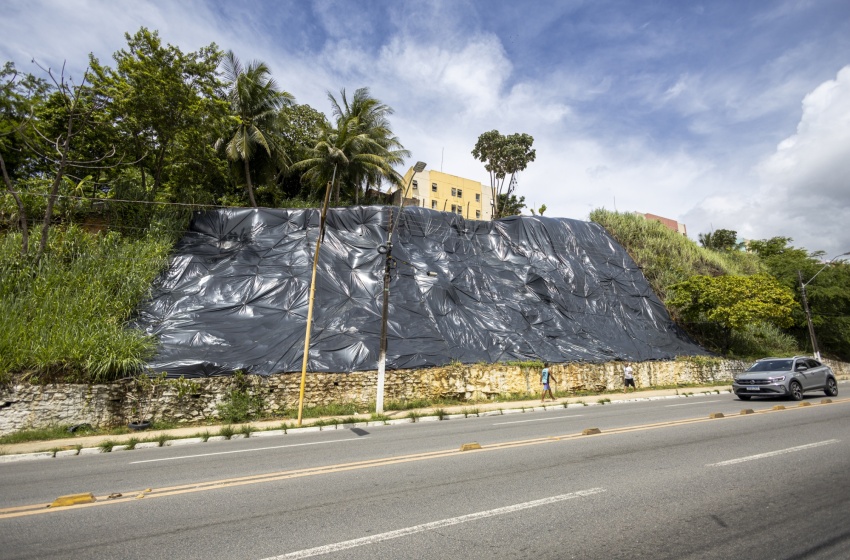 Mais de 100 encostas já foram protegidas com 22 mil metros de lonas em 2024