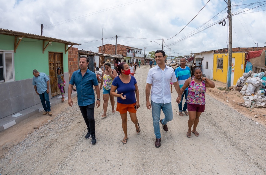 Prefeitura vistoria desenvolvimento das obras de pavimentação na Vila Emater