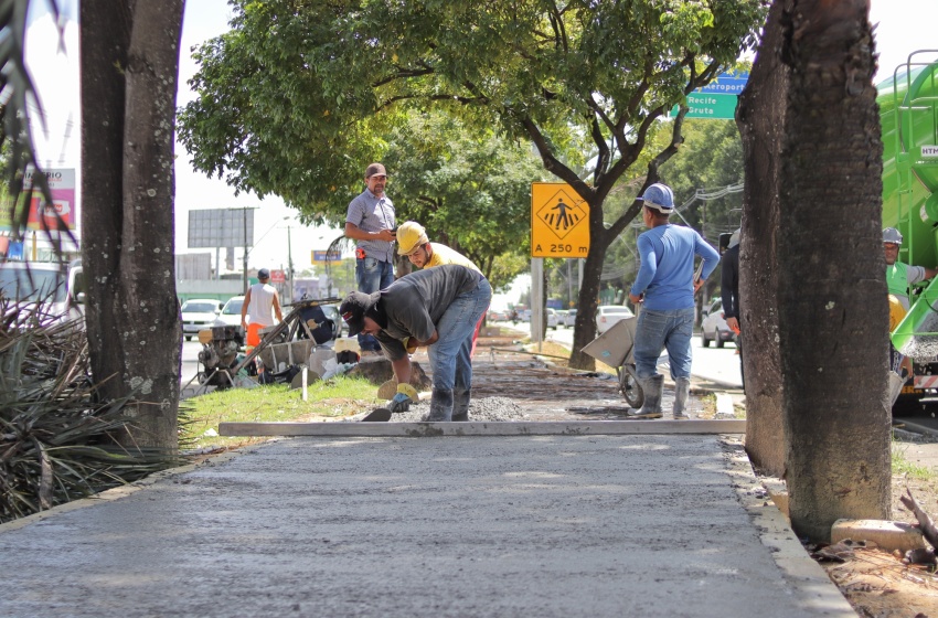 Prefeitura de Maceió retoma obras da ciclovia na Avenida Fernandes Lima