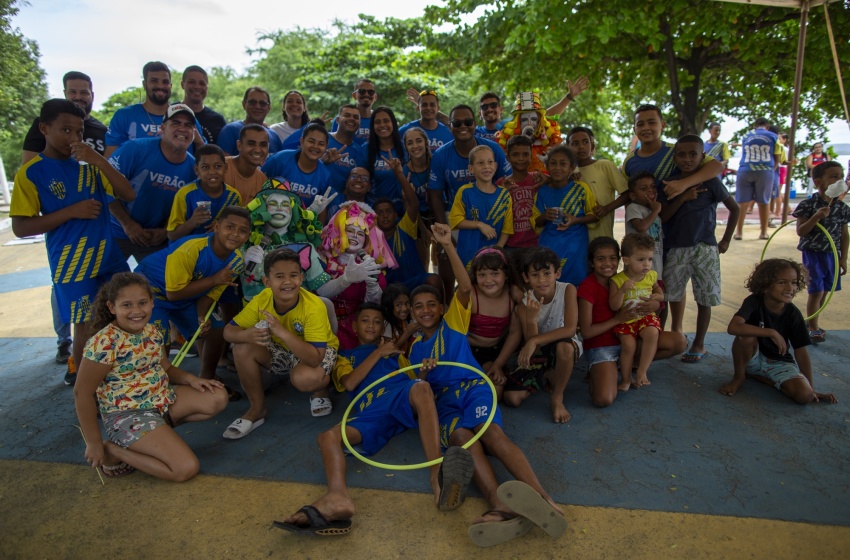 Prefeitura promove esporte e diversão para crianças do Vergel no Parque Linear