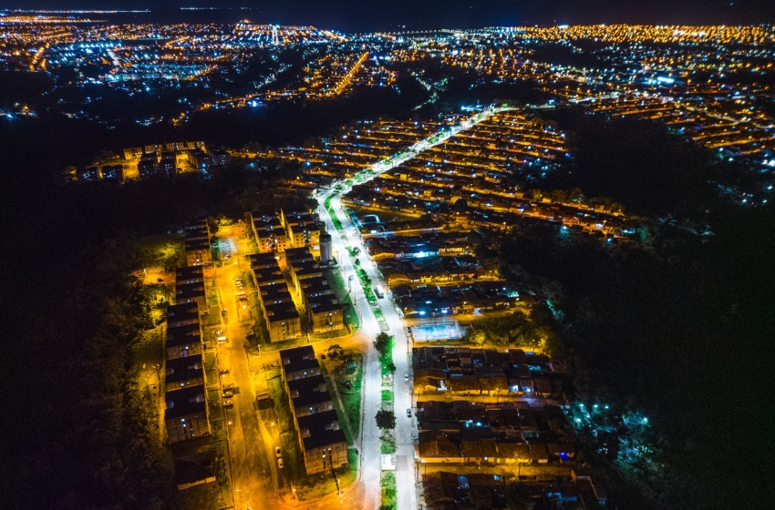 Trecho de 1,4km entre residenciais, no Benedito Bentes, recebe iluminação em LED