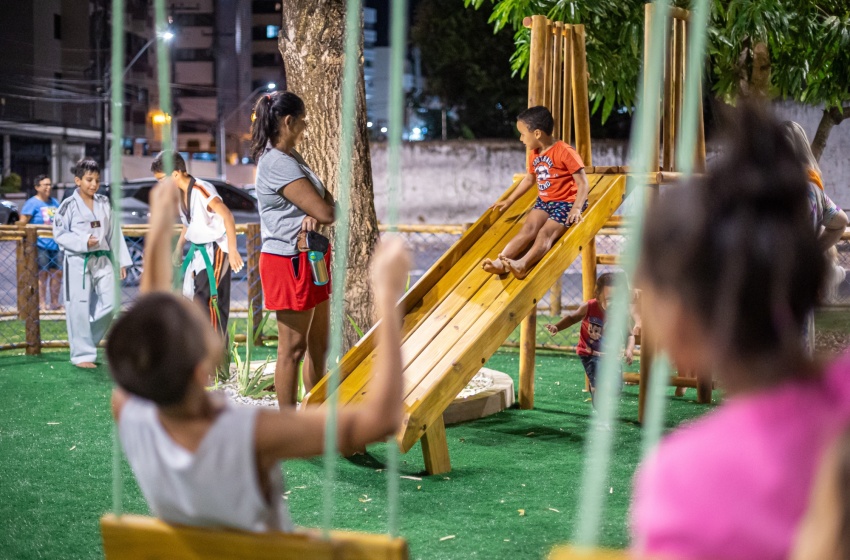 Após reforma, Praça Caruaru volta a atrair população como local seguro para o lazer