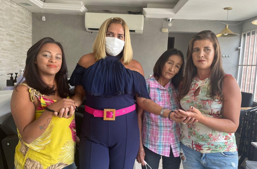 Mulheres da Casa de Passagem Familiar têm dia de beleza e lazer