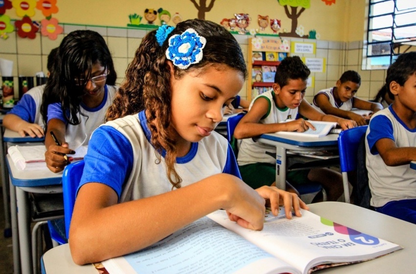 Educação de Maceió volta às aulas presencialmente, no formato híbrido, dia 23 de agosto