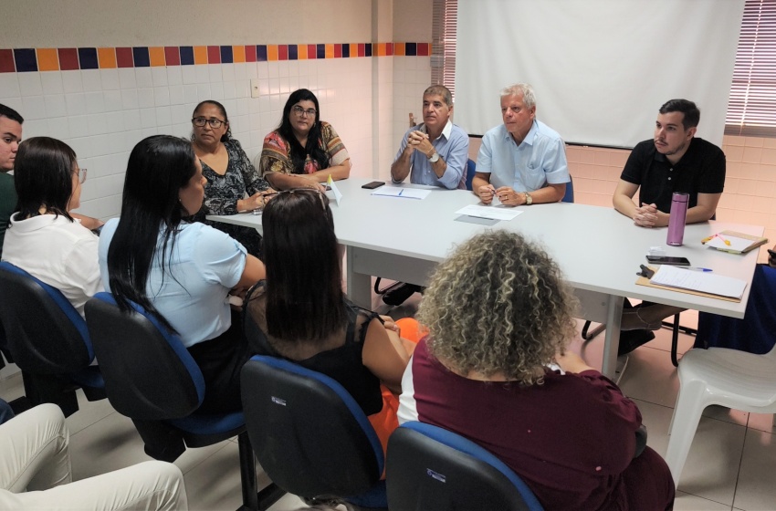 Secretário de Desenvolvimento Social se reúne com conselheiros tutelares para atender demandas