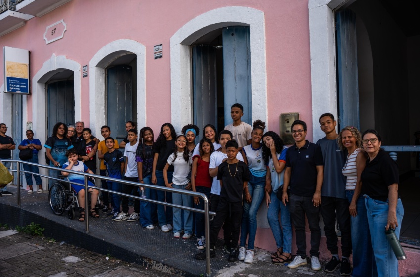 Visita de estudantes à Biblioteca Pública abre Semana da Pessoa com Deficiência na Semed