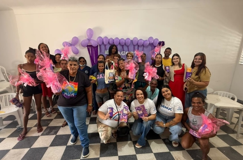Ação do Agosto Lilás orienta população em situação de rua sobre violência contra a mulher