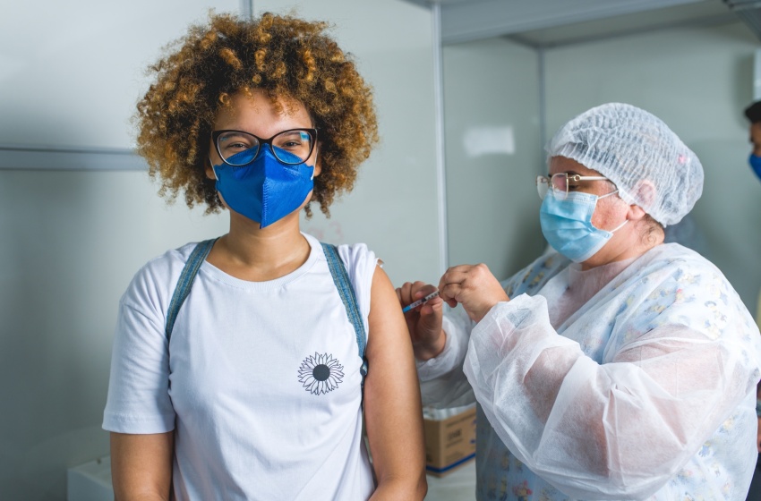 Maceió retoma vacinação de adolescentes sem comorbidades nesta sexta (17)