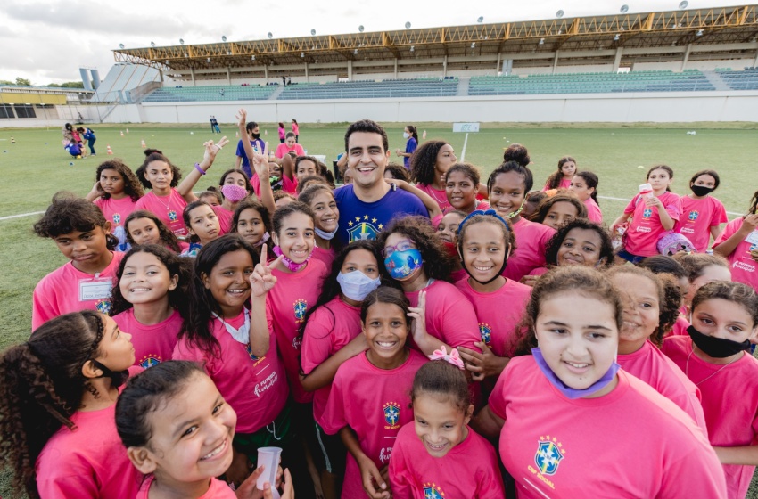 Prefeitura prestigia alunas da rede municipal no evento de futebol CBF Social