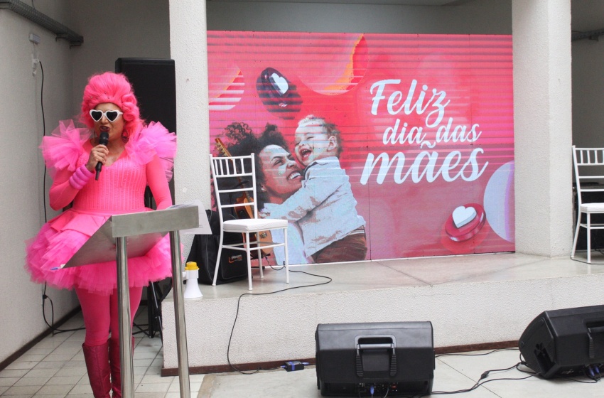 Secretaria homenageia mães profissionais da Saúde de Maceió