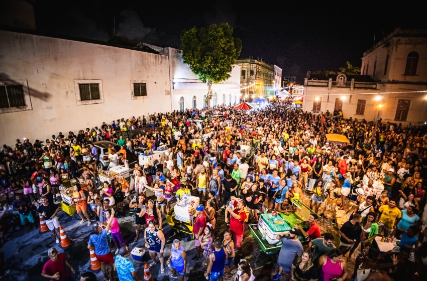 Arrastão e muita música boa encerram festejos de carnaval em Jaraguá
