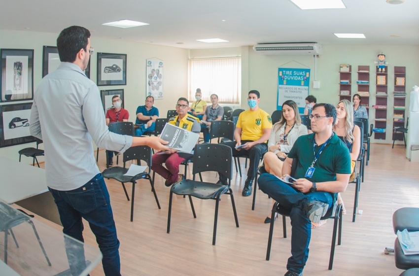 Servidores da SMTT recebem treinamento sobre gerenciamento e fiscalização de contratos