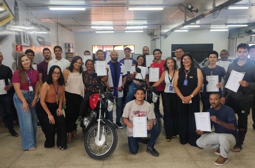 Programa  Acessuas Trabalho forma primeira turma de mecânicos de motos