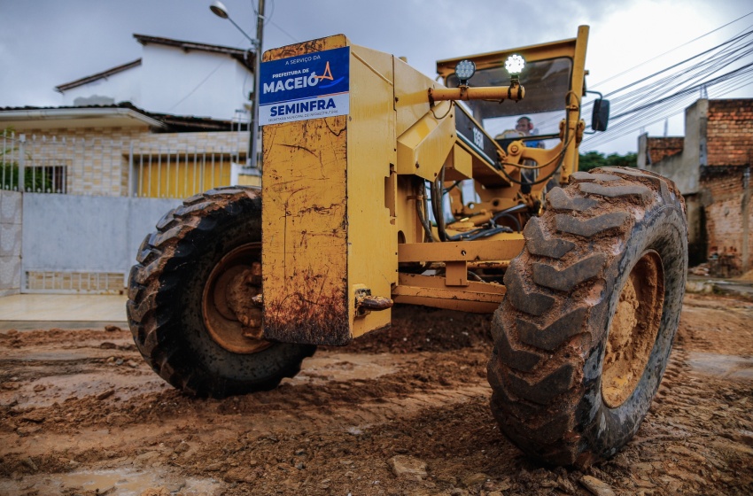 Prefeitura de Maceió inicia serviços para pavimentação de ruas no Vale do Reginaldo