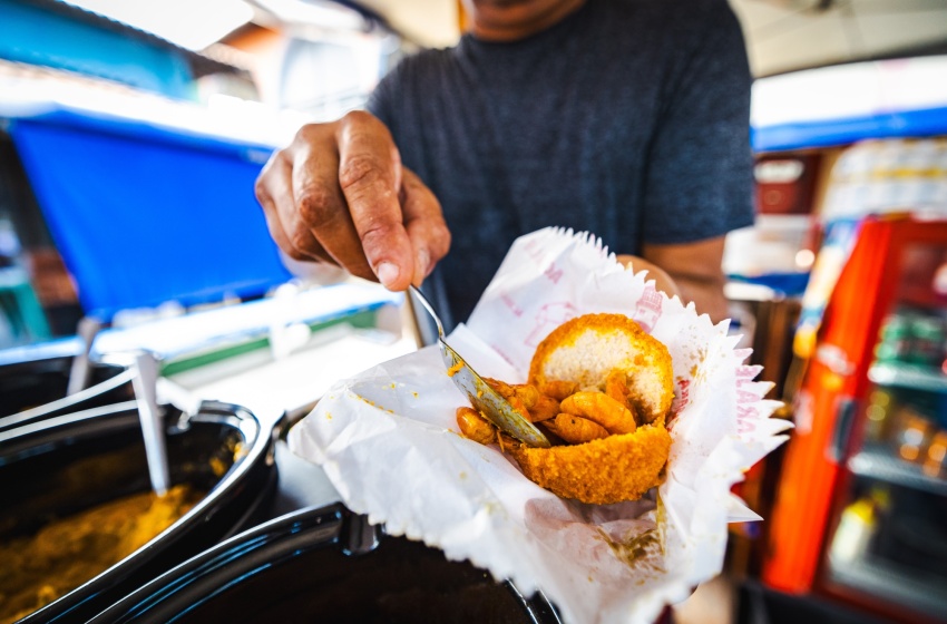 Levada: Mercado do Artesanato encanta turistas com culinária regional diversificada