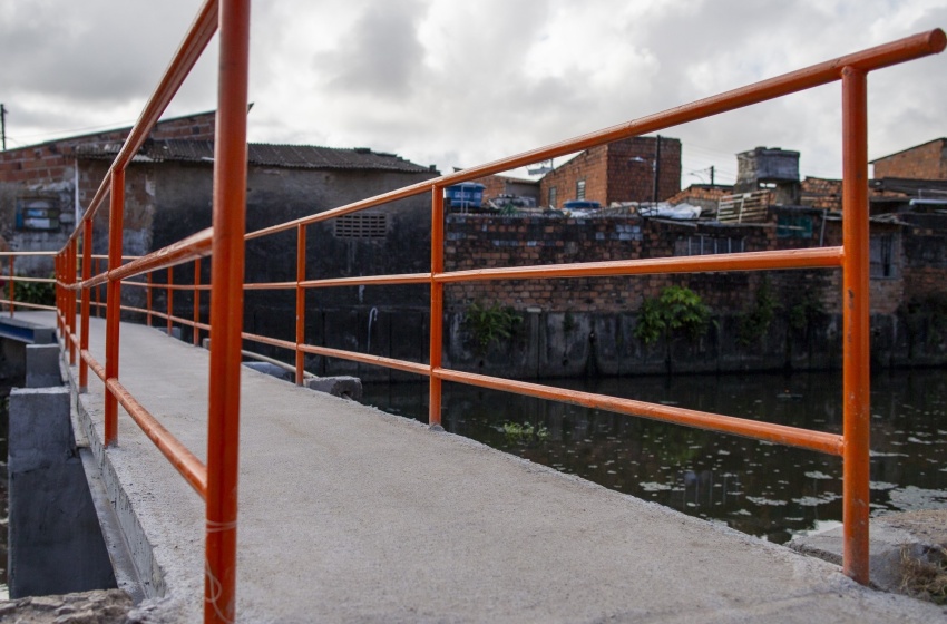 Prefeitura de Maceió atende antiga demanda de moradores e constrói ponte no Trapiche