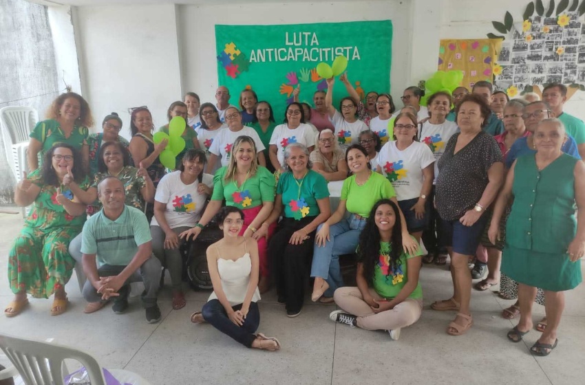 Idosos participam de ação de combate ao preconceito contra pessoas com deficiência