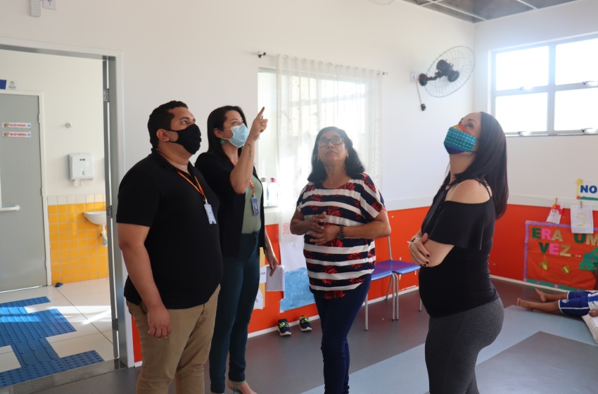Educação continua com visitas em creches e escolas municipais