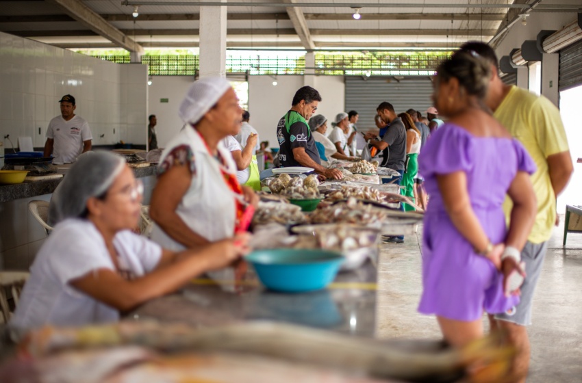 Feriado altera horários de feiras, mercados e shoppings populares
