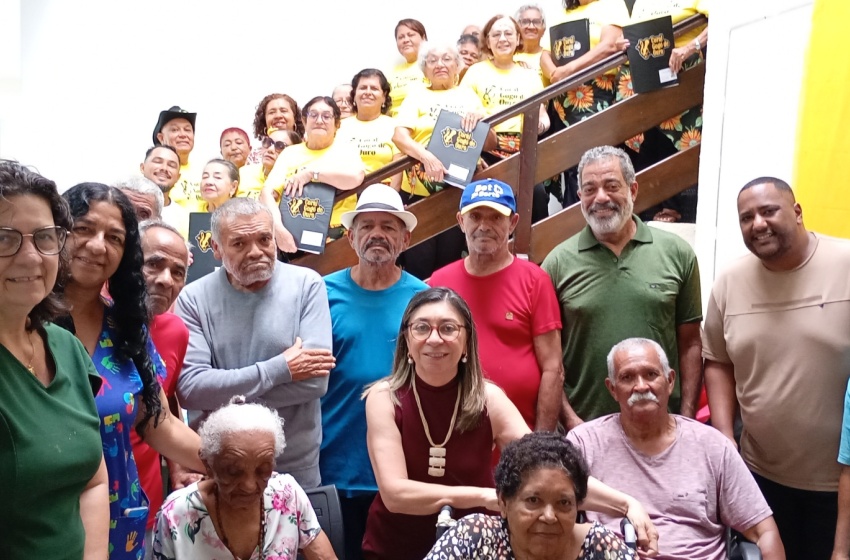 Canções do passado despertam memórias e emocionam idosos da Cidade da Pessoa Idosa
