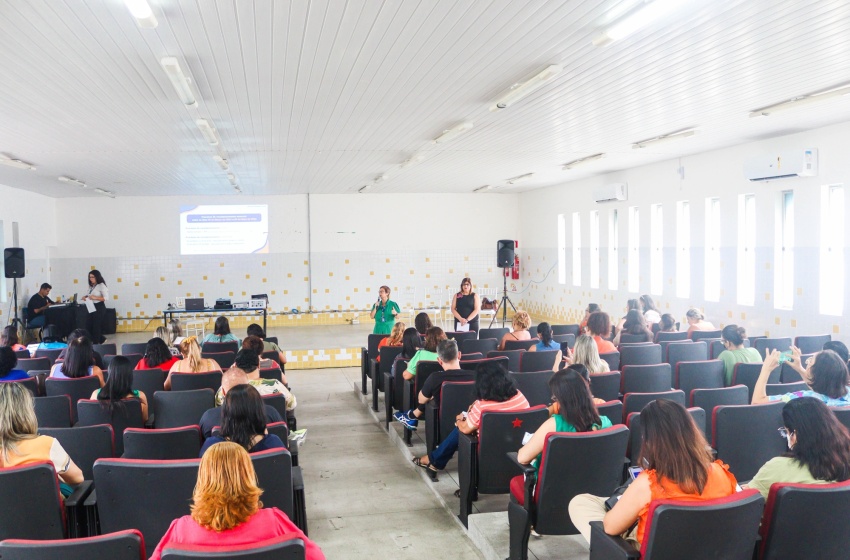 Educação realiza reunião de alinhamento para o recadastramento dos servidores