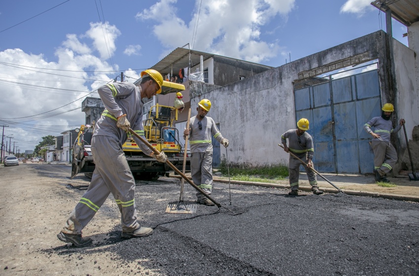 Pavimentação asfáltica beneficia vias do Tabuleito do Martins
